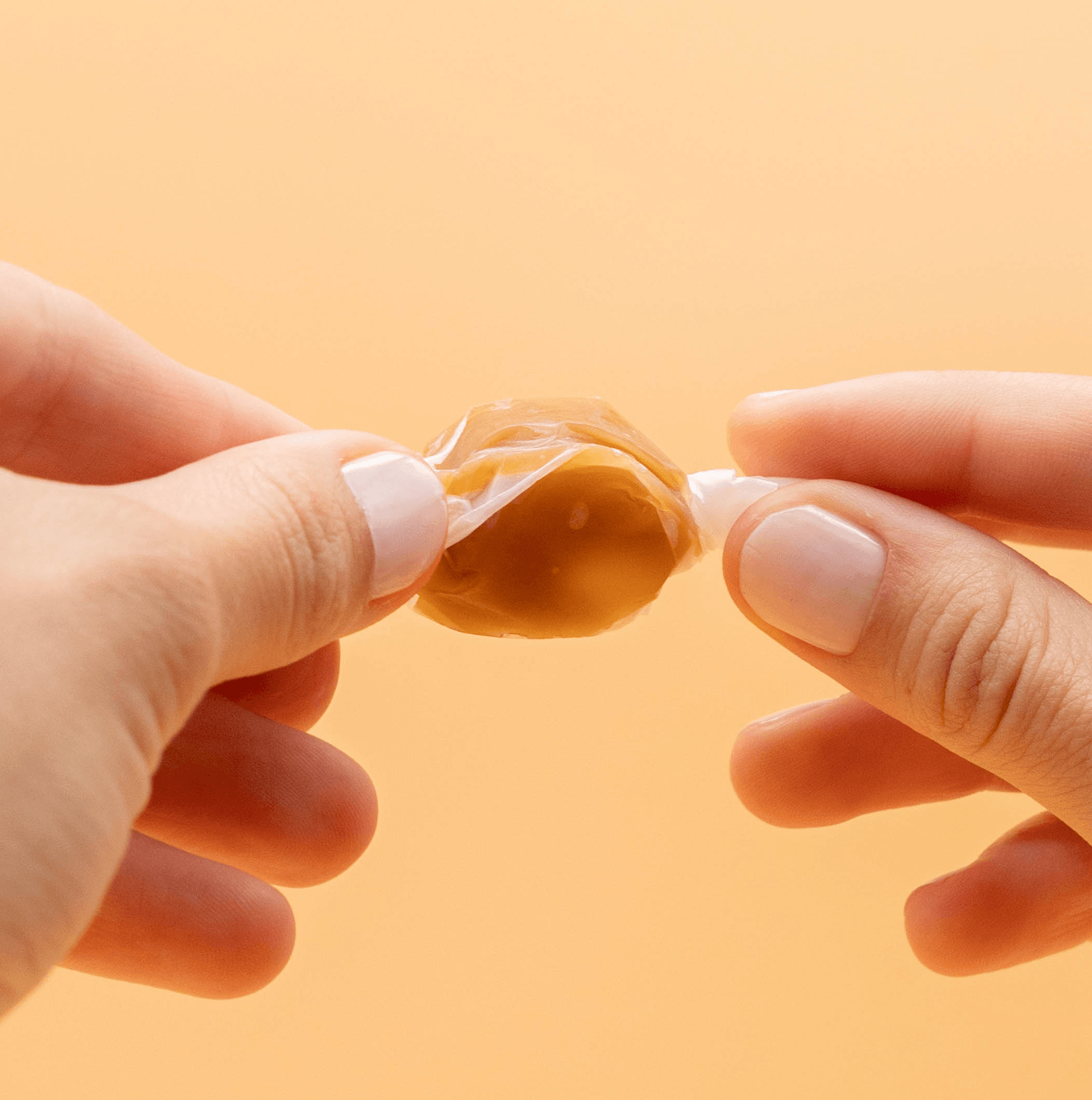 caramel in hands